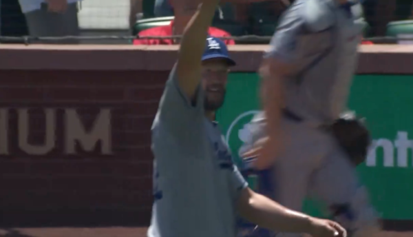 기뻐하는 커쇼(사진=MLB.com)