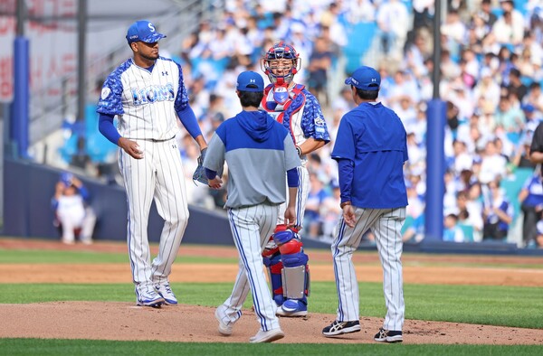 발등 부상으로 이탈하게 된 레예스(사진=삼성)