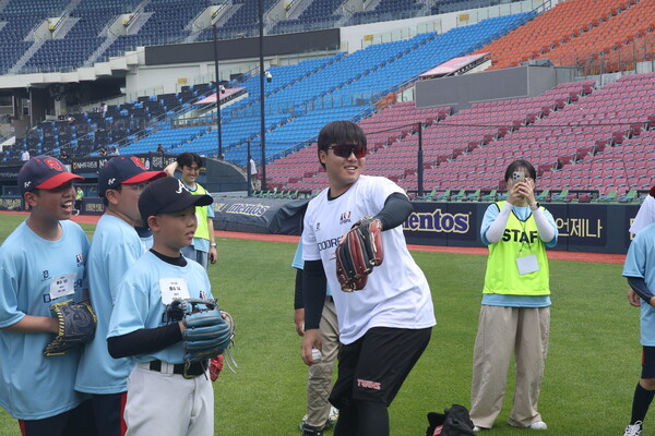 한국프로야구선수협회는 6월 9일 잠실야구장에서 LG 트윈스 선수들이 참여한 유소년 야구클리닉 '두드림(DODREAM)'을 개최했다(사진=선수협)