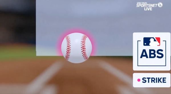 메이저리그 경기 사상 최초의 ABS 판정(사진=MLB.com 중계화면)