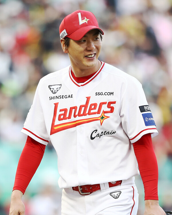 SSG 랜더스가 프랜차이즈 스타 김광현(37)과 2년 총 36억원(연봉 30억원, 옵션 6억원) 규모의 다년 계약을 체결했다(사진=SSG)