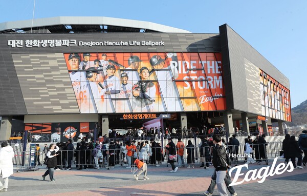KBO리그 경기가 열리는 날 주변 상권이 활성화되는 효과가 데이터로 확인됐다(사진=한화)