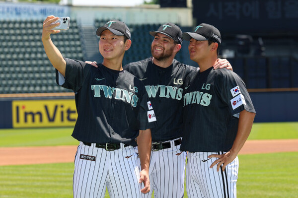 LG 트윈스가 6월 호국보훈의 달을 맞아 특별한 의미를 담은 밀리터리 유니폼을 공개했다(사진=LG)