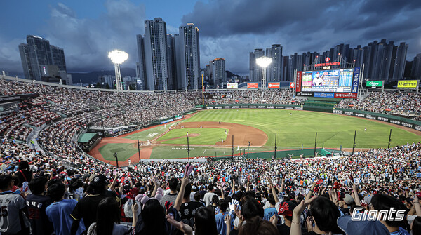 롯데 자이언츠가 6월 17일 사직야구장에서 한일수교정상화 60주년을 기념하는 특별 문화교류 행사를 개최한다(사진=롯데)