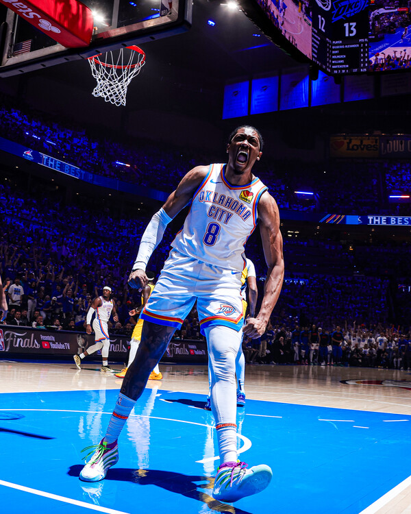 오클라호마시티 썬더가 5차전에서 대승을 거두며 시리즈 3승 2패로 앞서갔다(사진=오클라호마시티 썬더 SNS)