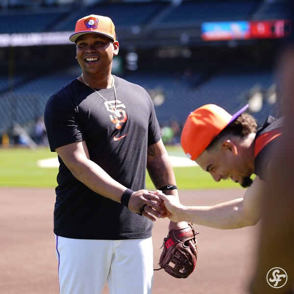 자이언츠 유니폼을 입은 데버스(사진=샌프란시스코 자이언츠 SNS)