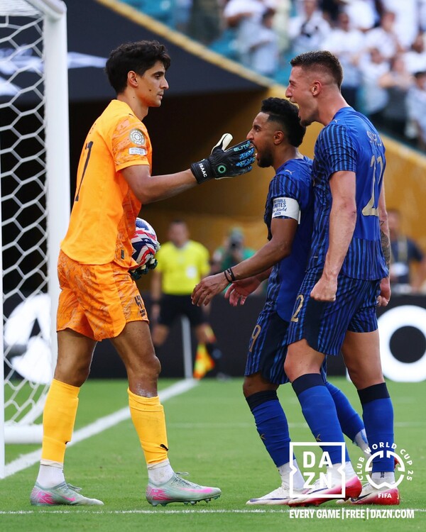 야신 부누의 환상적인 선방이 돋보인 경기였다(사진=클럽 월드컵 SNS)