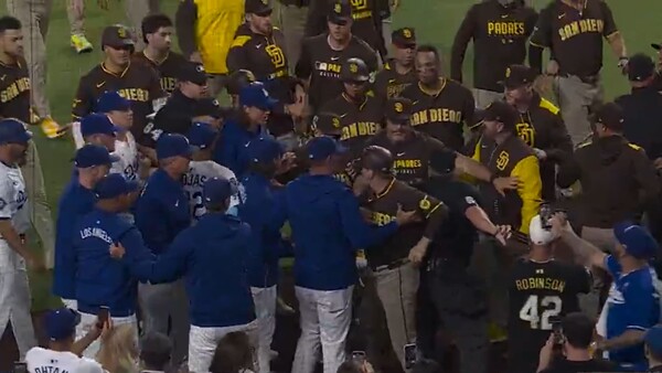 다저스와 샌디에이고의 벤치 클리어링(사진=MLB.com)