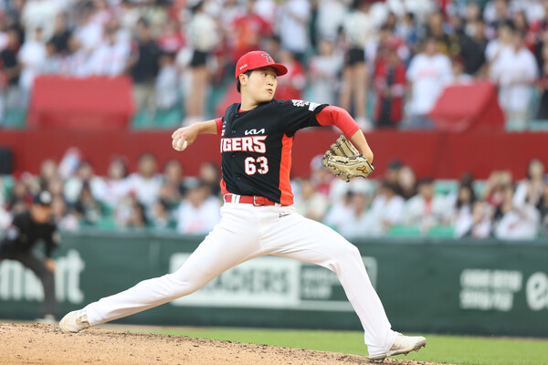 데뷔 첫 승을 올린 이호민(사진=KIA)