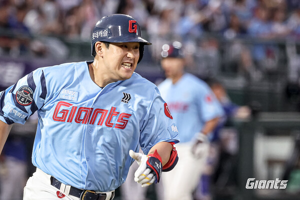 7회 쐐기 2루타를 날린 유강남(사진=롯데)