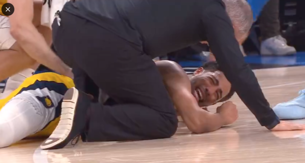 스타 가드 타이리스 할리버튼(25)이 NBA 파이널 7차전에서 아킬레스건 부상으로 쓰러졌다(사진=NBA 방송 화면)