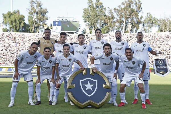 강호 PSG를 꺾은 보타포고 선수단(사진=보타포고 SNS)