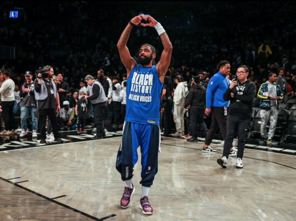 NBA 스타 가드 카이리 어빙이 댈러스 매버릭스와 장기 재계약을 체결했다(사진=카이리 어빙 SNS)