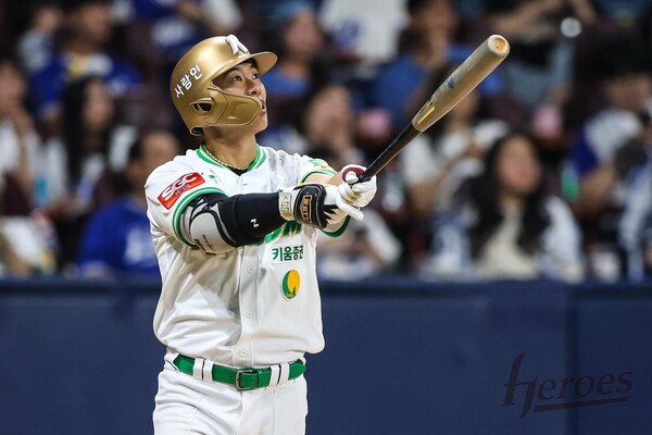 송성문은 6월 28일 서울 고척스카이돔에서 열린 삼성 라이온즈와의 홈 경기에서 1번 타자 3루수로 선발 출전, 5안타 2홈런 2타점 2득점의 폭발적인 활약을 펼쳤다(사진=키움)