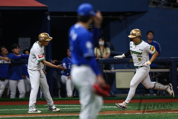 송성문은 6월 28일 서울 고척스카이돔에서 열린 삼성 라이온즈와의 홈 경기에서 1번 타자 3루수로 선발 출전, 5안타 2홈런 2타점 2득점의 폭발적인 활약을 펼쳤다(사진=키움)