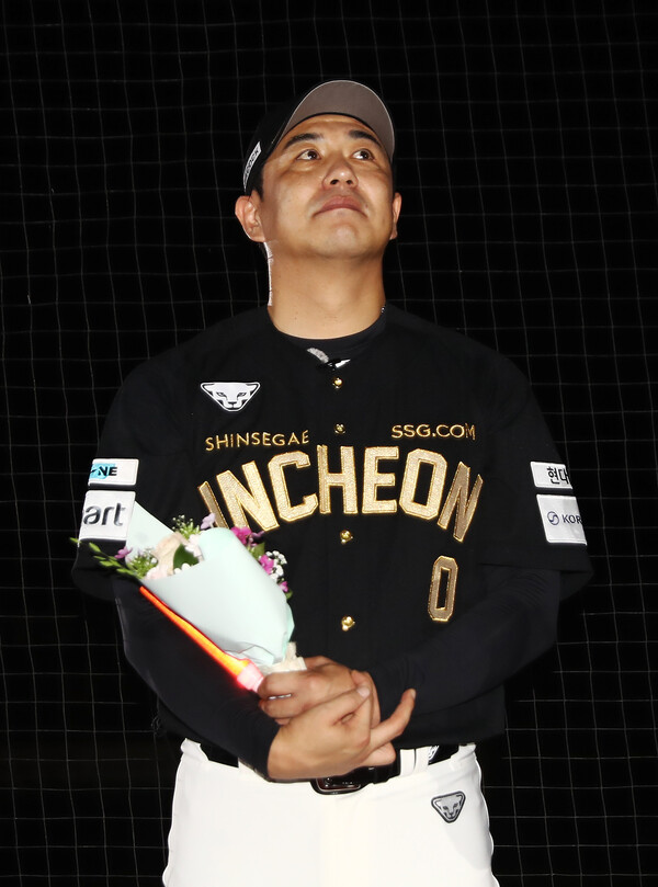 은퇴식을 가진 김강민(사진=SSG)