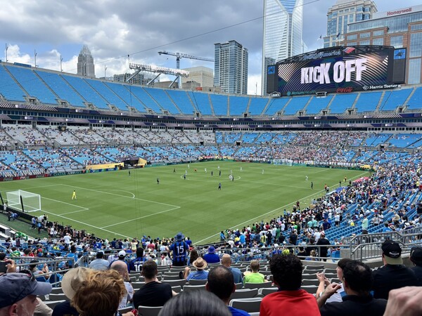 텅 빈 클럽 월드컵 경기장(사진=바르샤 월드 SNS)