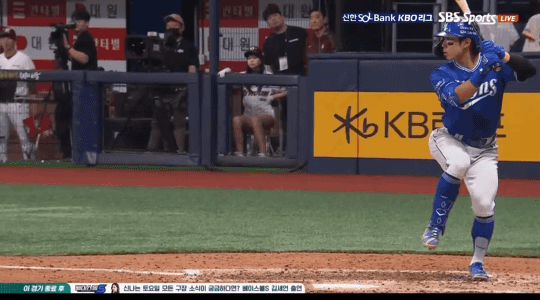 지난해 경기에서 발생한 체크스윙 관련 상황(제공=티빙(TVING))