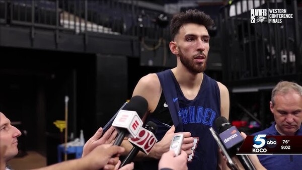 오클라호마시티의 스타이자 2025년 NBA 챔피언 쳇 홈그렌이 완전보장 5년 맥스 루키 연장계약에 합의했다.