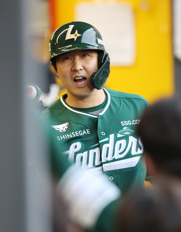 SSG 랜더스의 KBO리그 올타임 홈런왕 최정이 사상 최초로 20시즌 연속 두 자릿수 홈런 기록을 세웠다(사진=SSG)