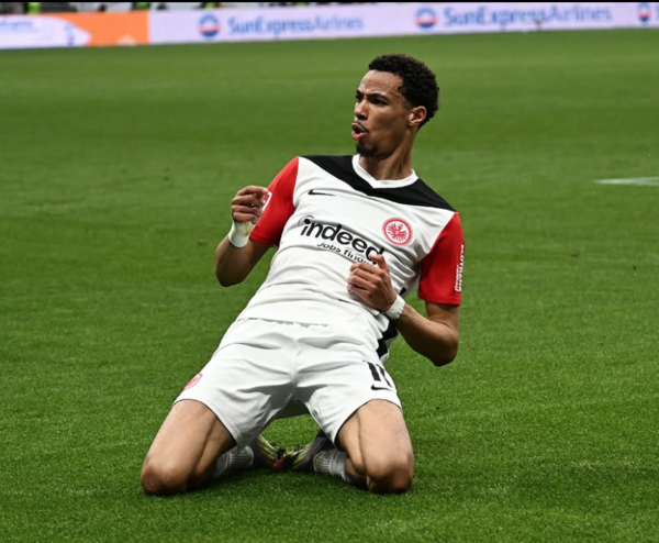 에키티케 이적을 둘러싼 뉴캐슬과 프랑크푸르트 간 협상이 진행 중이다(사진=에키티케 SNS)