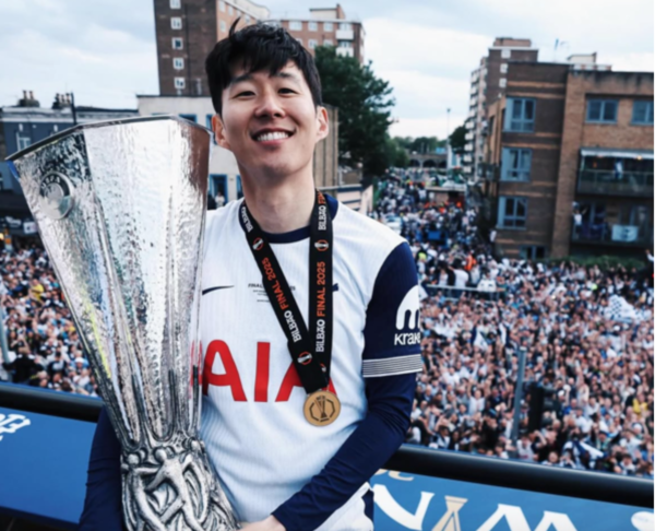 우승 트로피 뒤에는 피나는 노력이 있다(사진=손흥민 SNS)
