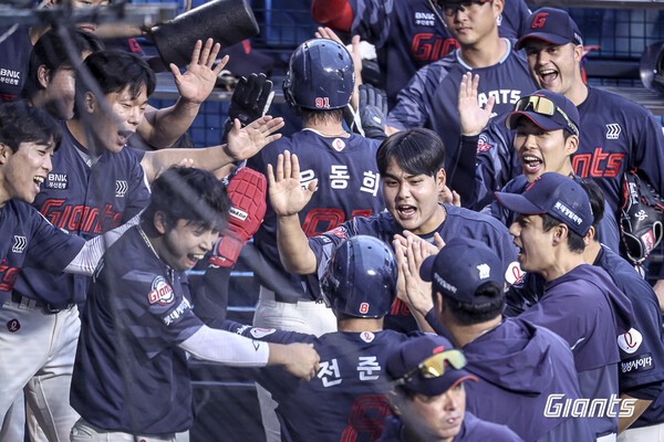 LG를 6대 1로 꺾은 롯데(사진=롯데)