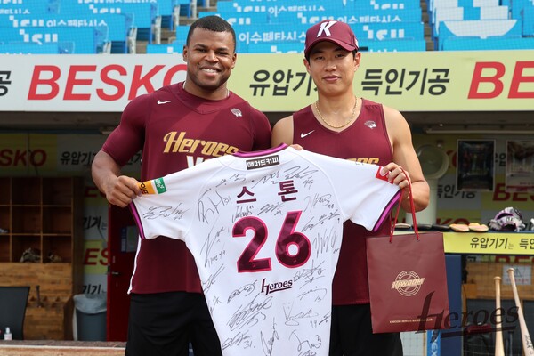 키움 히어로즈가 6주 단기 계약을 마친 외국인 타자 스톤 개랫(30)을 위해 송별 행사를 진행했다(사진=키움)