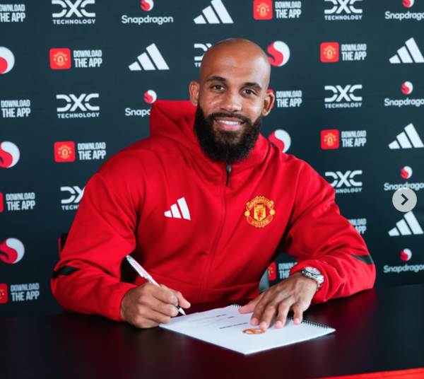 브라이언 음뵈모가 마침내 맨체스터 유나이티드 유니폼을 입게 됐다(사진=맨체스터 유나이티드 SNS)