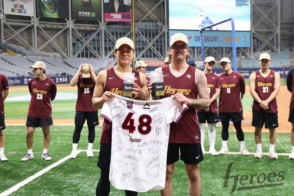 키움 히어로즈가 단기 대체 외국인 투수 라클란 웰스와의 짧은 동행을 마무리했다. 키움은 23일 훈련 전 고척스카이돔에서 웰스를 위한 송별 행사를 진행했다(사진=키움)
