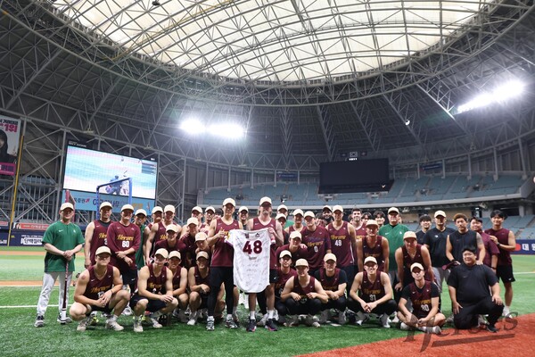 키움 히어로즈가 단기 대체 외국인 투수 라클란 웰스와의 짧은 동행을 마무리했다. 키움은 23일 훈련 전 고척스카이돔에서 웰스를 위한 송별 행사를 진행했다(사진=키움)