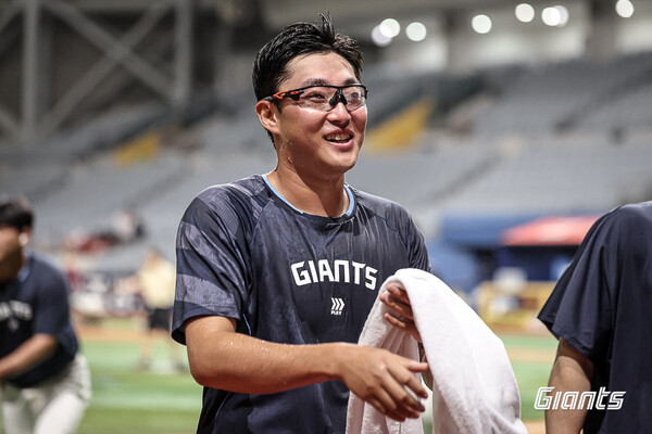 롯데 자이언츠 '안경 에이스'가 드디어 10승을 달성했다(사진=롯데)