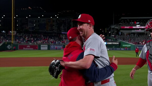 완봉승의 감격을 만끽하는 페디(사진=MLB.com)