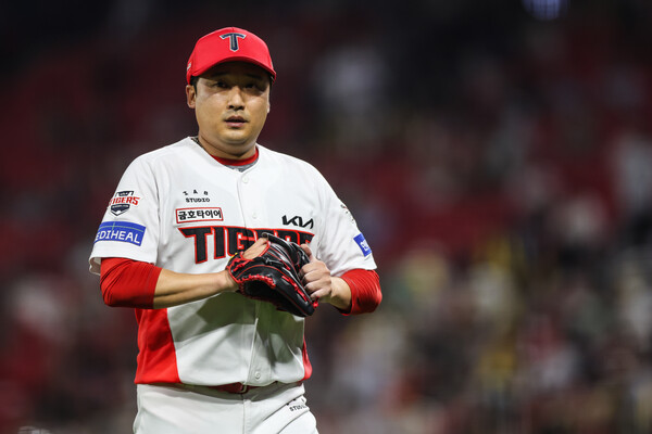 문성주에 2루타, 김현수에게 3점 홈런을 허용한 이준영(사진=KIA)