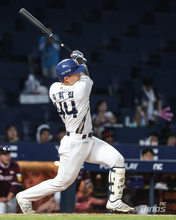 NC 다이노스 김휘집이 또다시 친정팀을 상대로 불방망이를 휘둘렀다. 이번엔 역전 만루포로 팀의 4연패 탈출을 이끌었다(사진=NC)