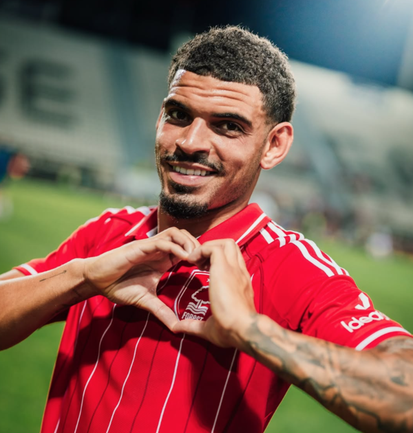 재계약에 성공한 깁스화이트(사진=노팅엄 포레스트 SNS)