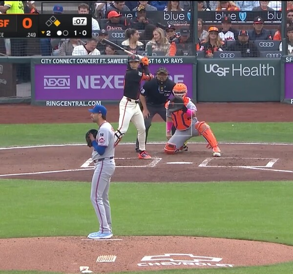 2회말 첫 타석에 들어선 이정후. (사진=중계화면 캡쳐)