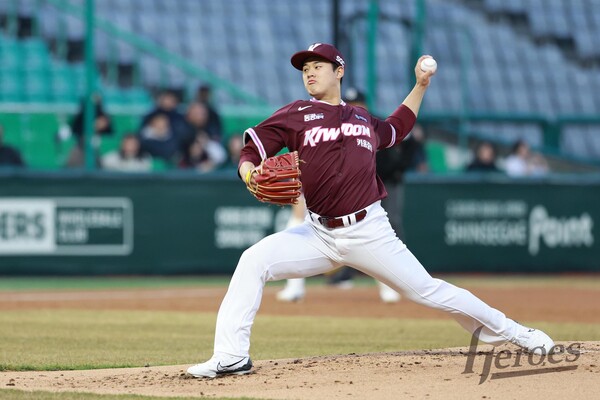 역투하는 정현우(사진=키움)