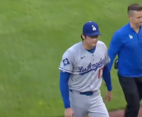 마운드에서 내려가는 오타니(사진=MLB 중계화면)