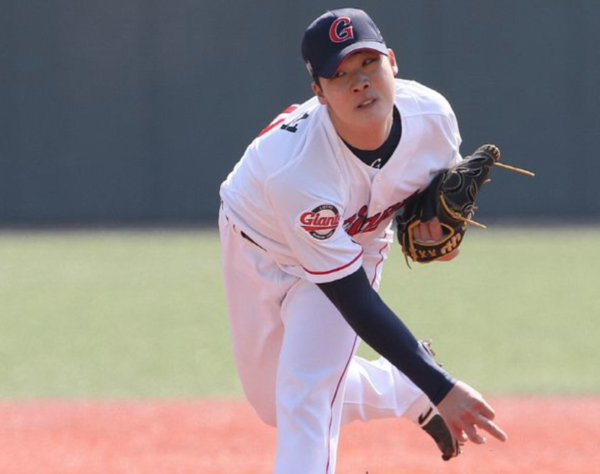 롯데의 강속구 영건 이민석(사진=롯데)