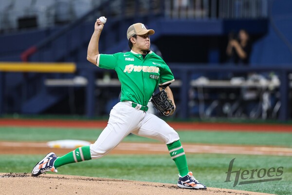 지난 2일 고척 스카이돔 롯데전에서 선발투수로 마운드에 등판한 키움 김윤하. (사진=키움 히어로즈)