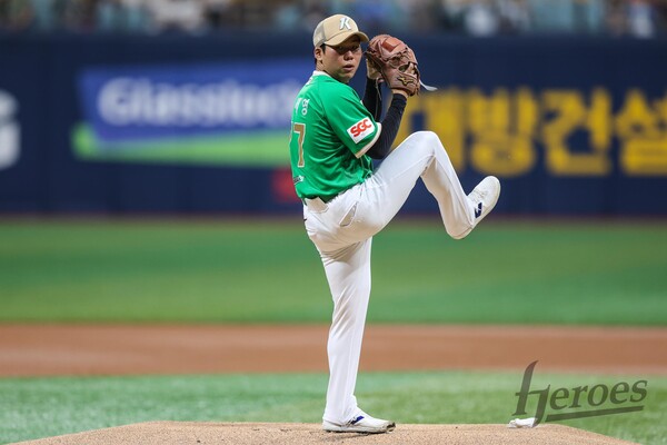 키움의 선발투수로 등판한 정세영이 마운드에서 역투를 펼치고 있다. (사진=키움 히어로즈)