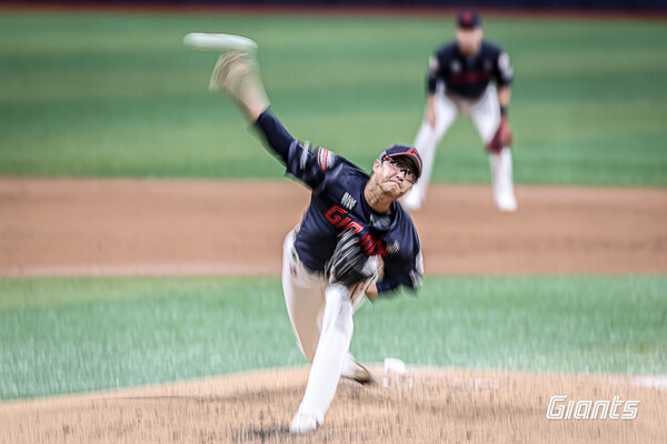 3일 롯데의 선발투수 박세웅이 역투를 펼치고 있다. (사진=롯데 자이언츠)