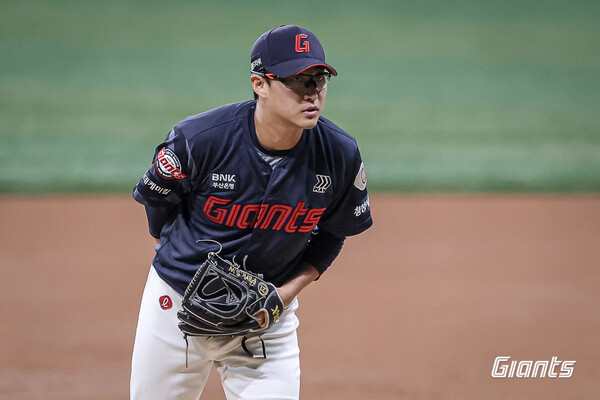 3일 롯데의 선발투수 박세웅이 역투를 펼치고 있다. (사진=롯데 자이언츠)