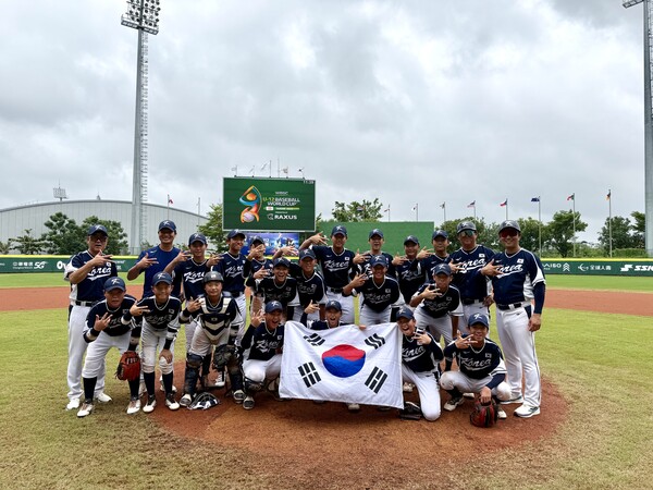 한국 U-12 야구대표팀이 제8회 세계유소년야구선수권대회 동메달 결정전에서 개최국 타이완(대만)을 2대 0으로 완파하며 대회 사상 첫 동메달을 목에 걸었다(사진=대한야구소프트볼협회)