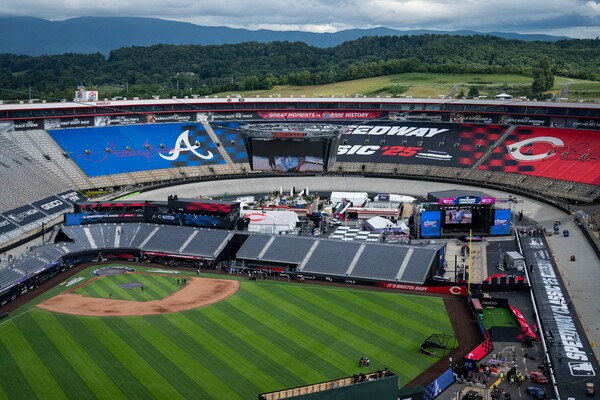 4일(한국시간) 테네시주 브리스톨 모터 스피드웨이에서 열린 '2025 스피드웨이 클래식' 애틀랜타 브레이브스와 신시내티 레즈의 경기는 애틀랜타의 4대 2 승리로 끝났다(사진=신시내티 레즈 SNS)