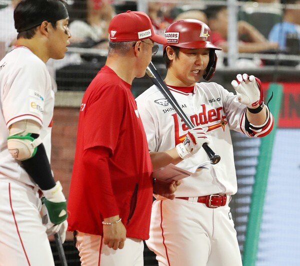 초반 부진에 신음하던 최정이 최근 8경기 동안 32타수 12안타 3홈런 맹타로 어느새 타율을 0.217까지 끌어올렸다(사진=SSG)