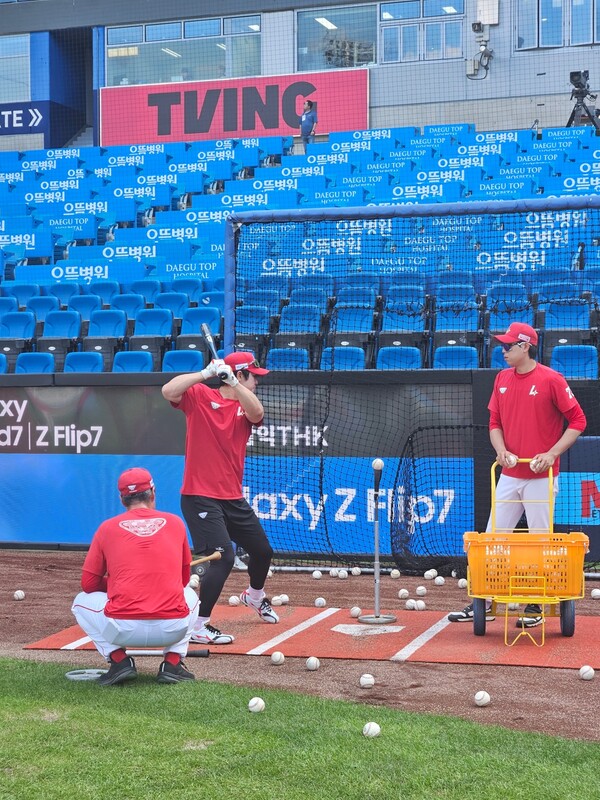 초반 부진에 신음하던 최정이 최근 8경기 동안 32타수 12안타 3홈런 맹타로 어느새 타율을 0.217까지 끌어올렸다(사진=SSG)