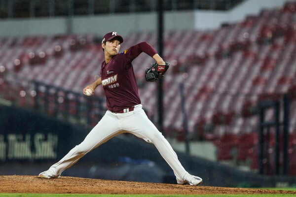 안우진의 피칭 동작(사진=키움 히어로즈)