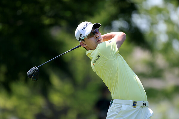 호쾌하게 샷을 날리는 김비오. 사진 | KPGA